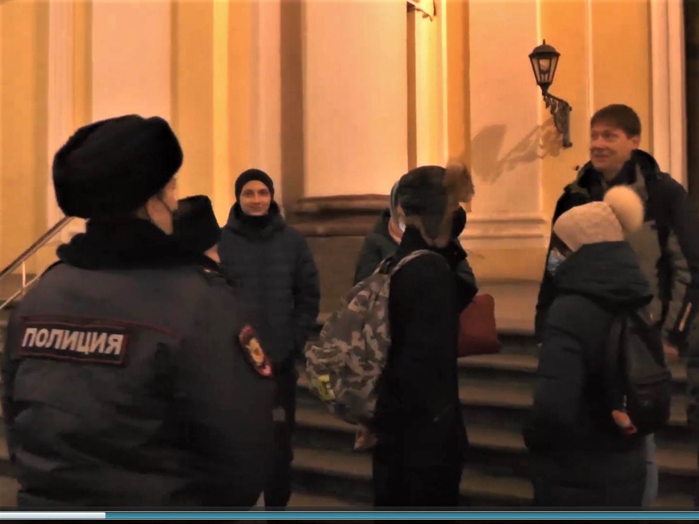 Кадр из видеоролика про экскурсию А.В. Гайдукова на сайте МВД РФ, 26.11.2021 