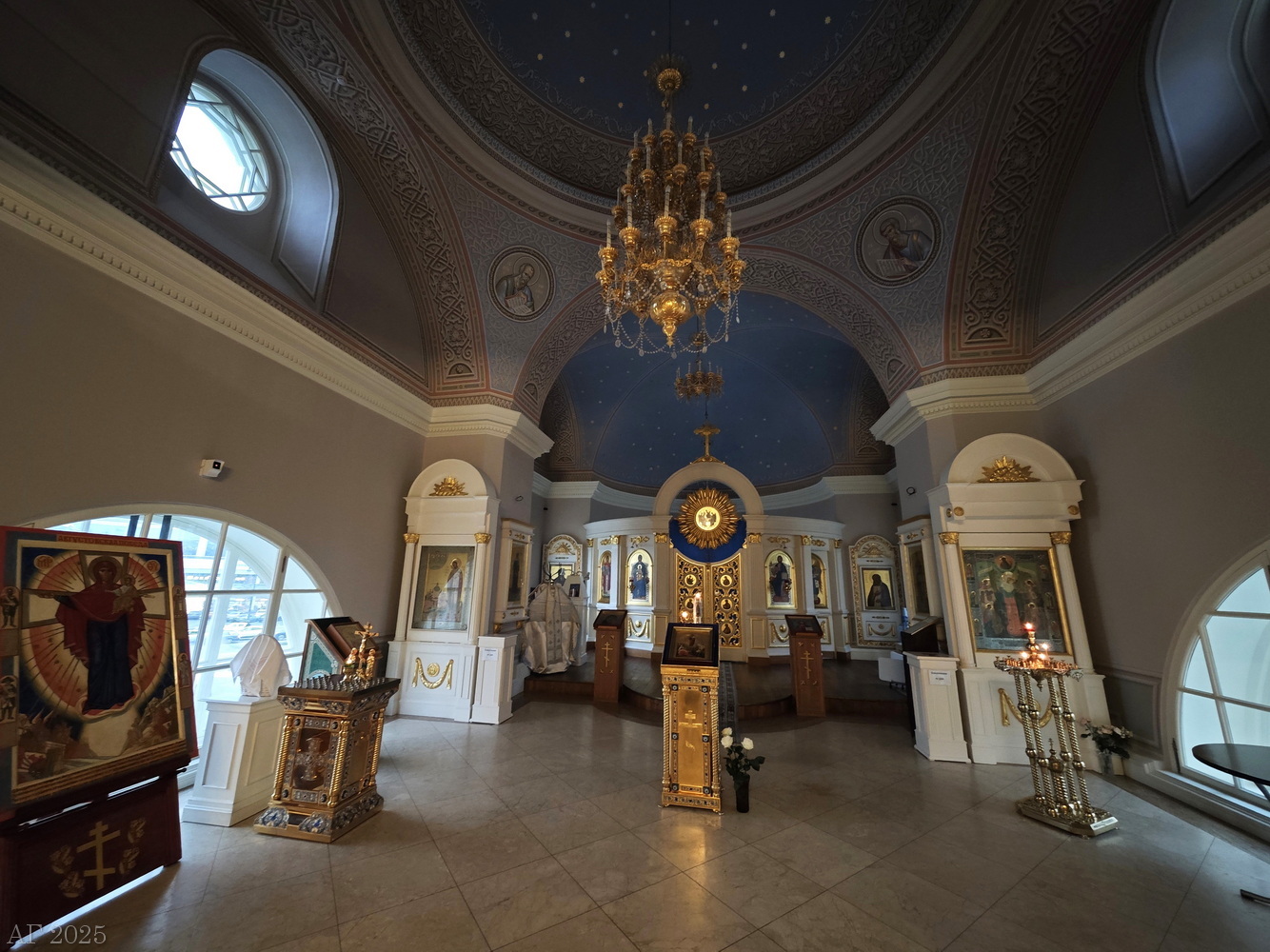 Надвратная церковь Александро-Невской лавры во имя иконы Божией матери Всех скорбящих Радость. Культурная программа участников студенческой секции II Международной научно-практической конференции «Дискурсы и практики традиции», СПб., 24.10.2025