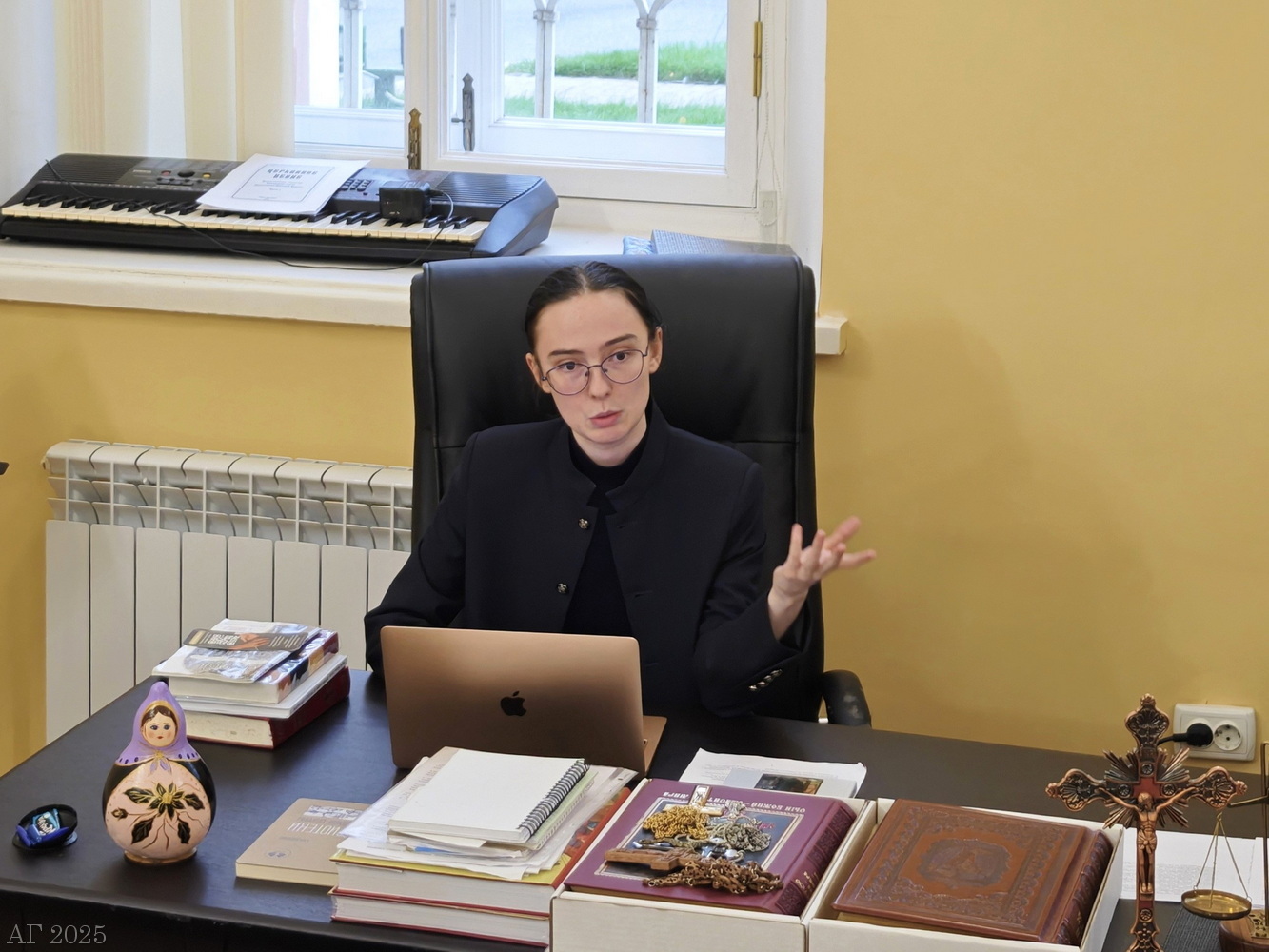 Доклад председателя СНО религиоведения Даши Виллемсон. Студенческая секция. II Международная научно-практическая конференция «Дискурсы и практики традиции», СПб., 24.10.2025