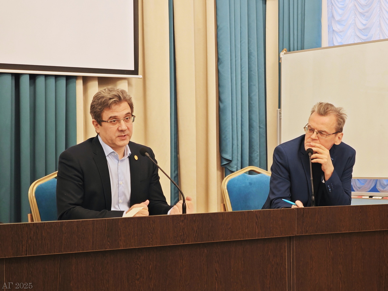 Ведущие 1 секции. Павел Берснев и Владимир Егоров. Конференция «Архаические религии в историческом и современном измерении», РХГА, 04.12.2025